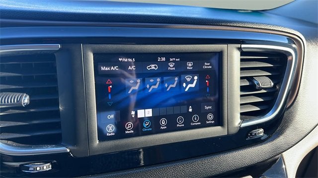 2021 Chrysler Voyager LXI