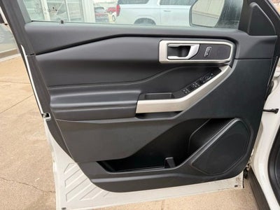 2023 Ford Explorer XLT 202A