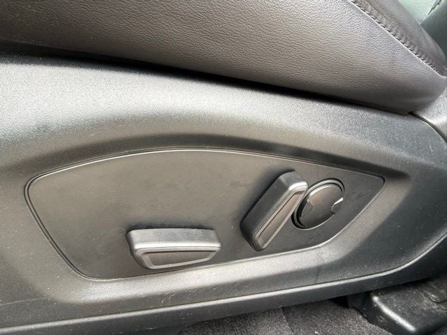 2023 Ford Explorer XLT 202A