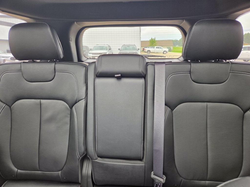 2027 Jeep Grand Cherokee Limited Reserve