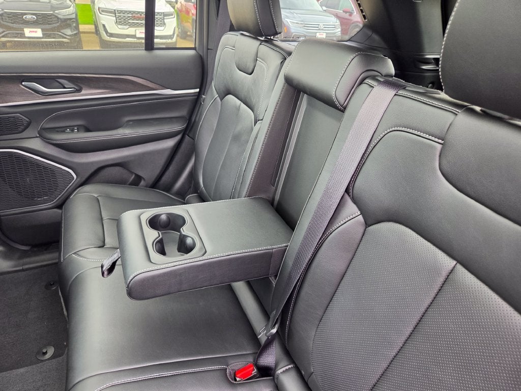 2027 Jeep Grand Cherokee Limited Reserve
