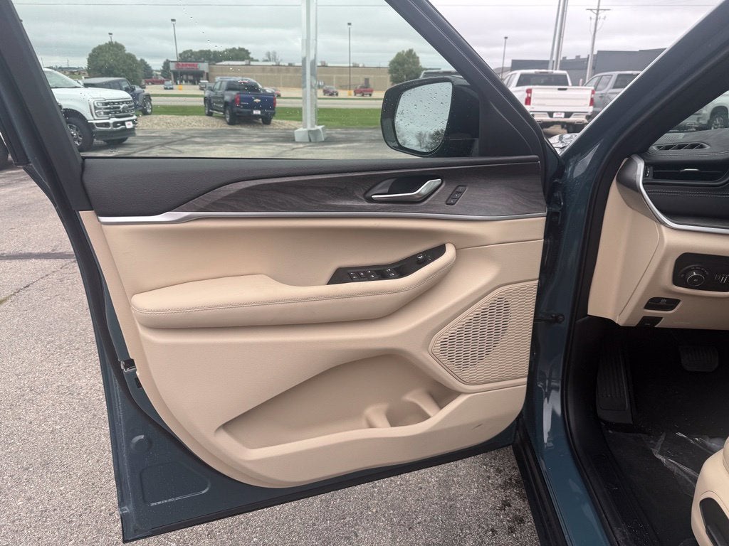 2027 Jeep Grand Cherokee L Limited