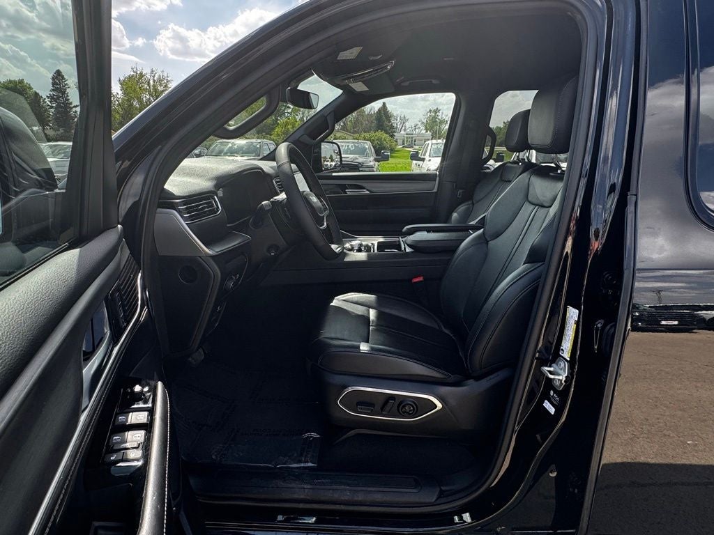 2025 Jeep Wagoneer L Base