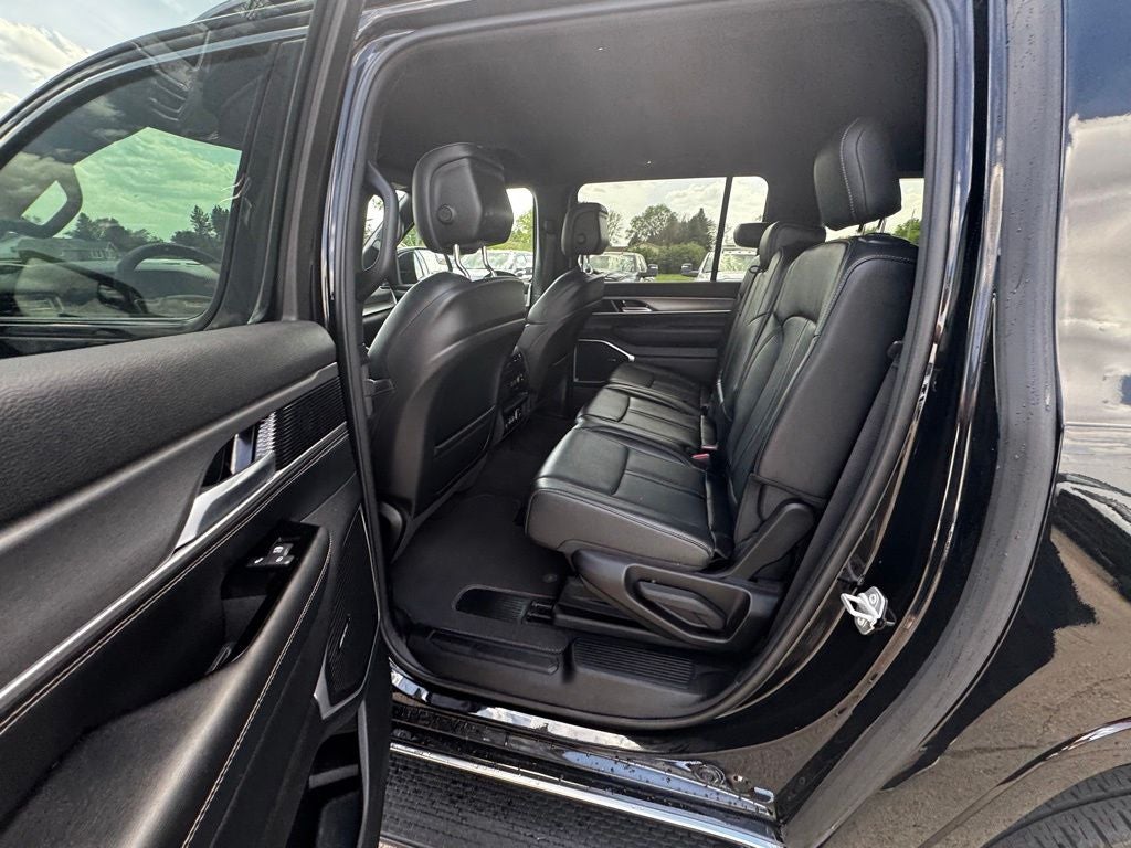 2025 Jeep Wagoneer L Base