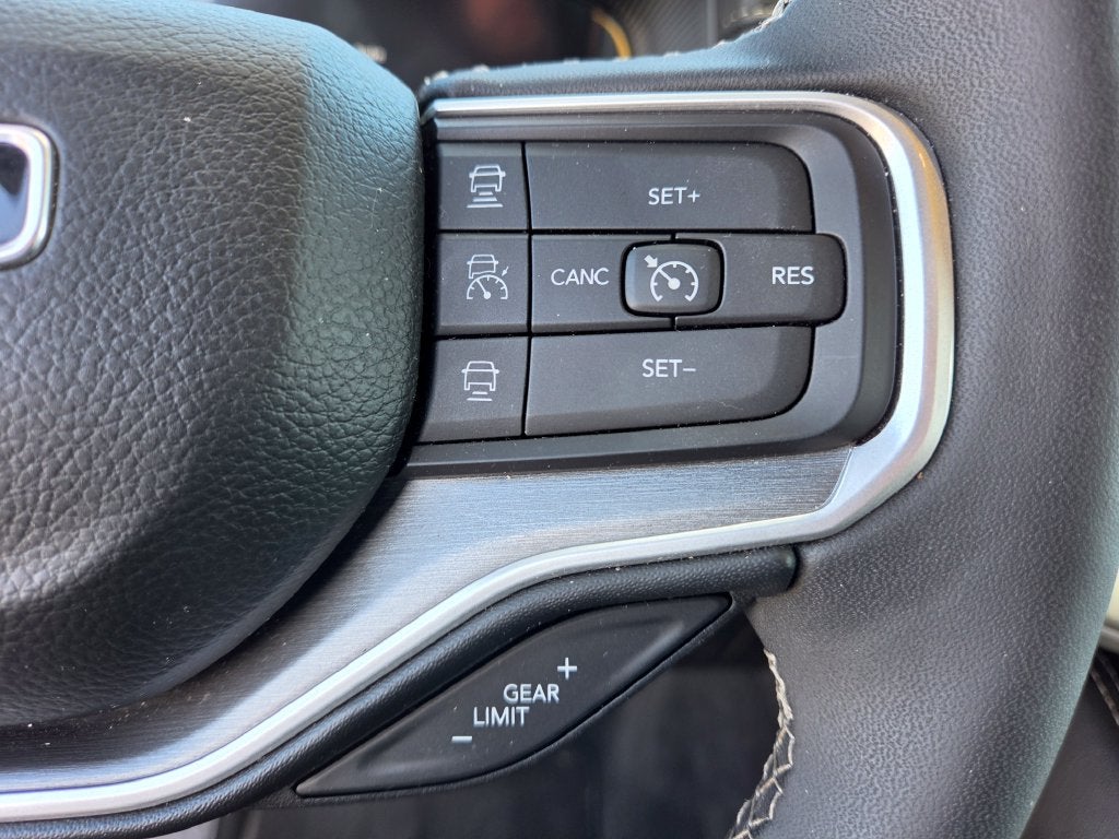 2025 Jeep Wagoneer Base