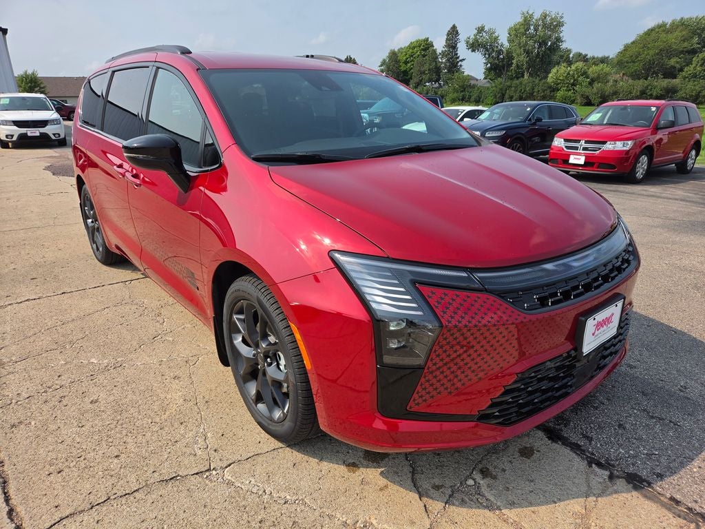 2027 Chrysler Pacifica Select