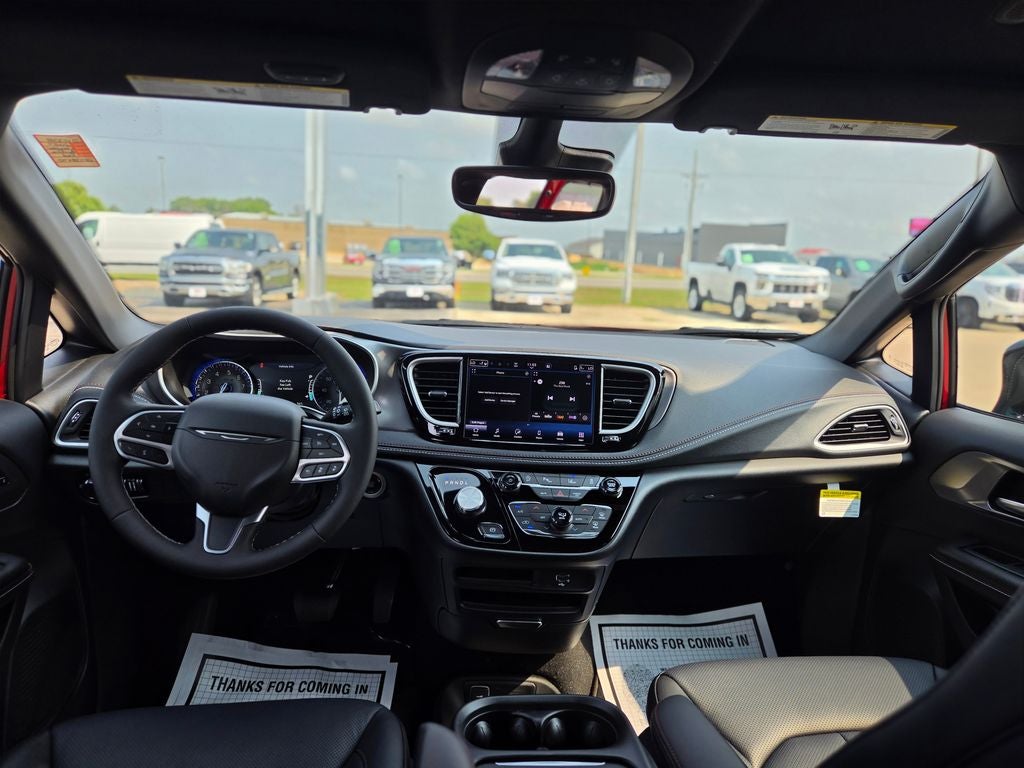 2027 Chrysler Pacifica Select