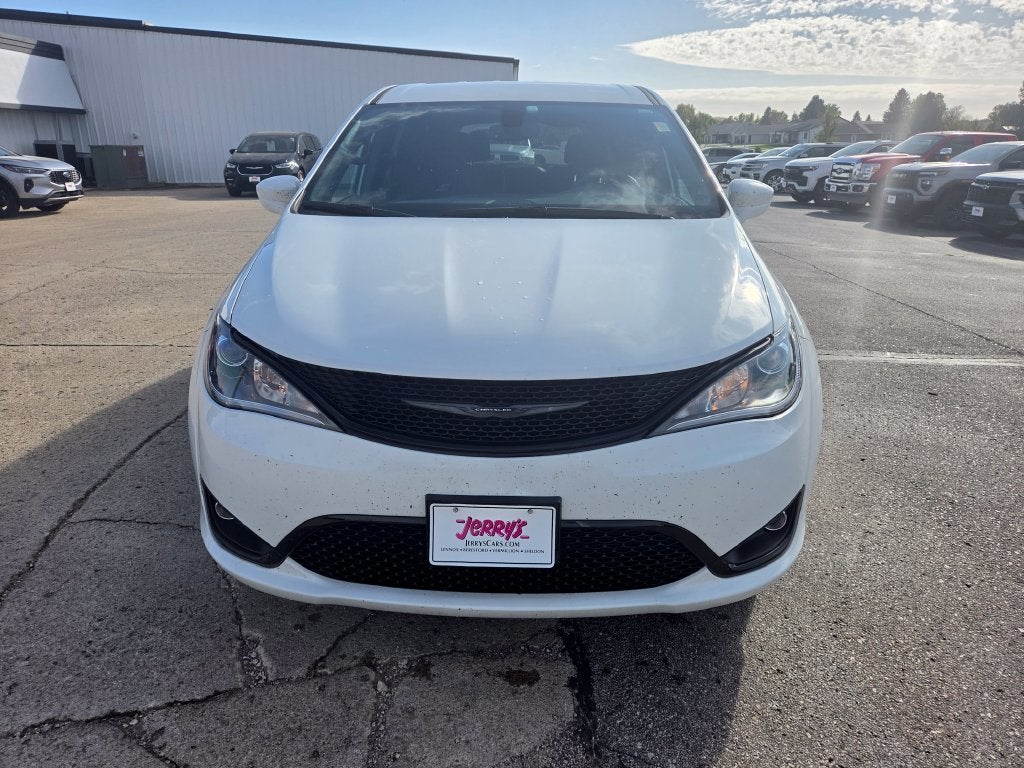 Used 2020 Chrysler Pacifica Touring with VIN 2C4RC1FG2LR147732 for sale in Sheldon, IA