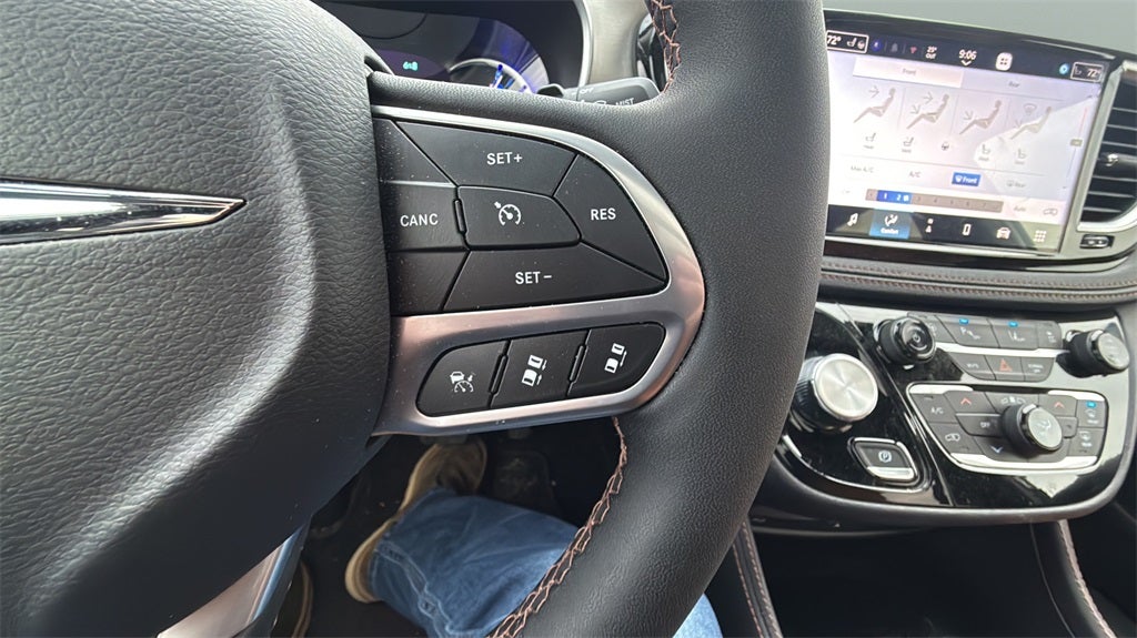 2024 Chrysler Pacifica Hybrid Pinnacle