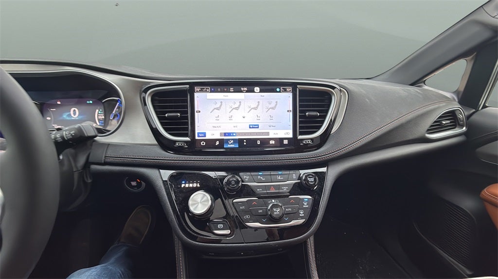 2024 Chrysler Pacifica Hybrid Pinnacle