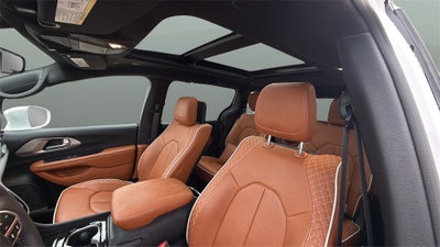 2024 Chrysler Pacifica Hybrid Pinnacle