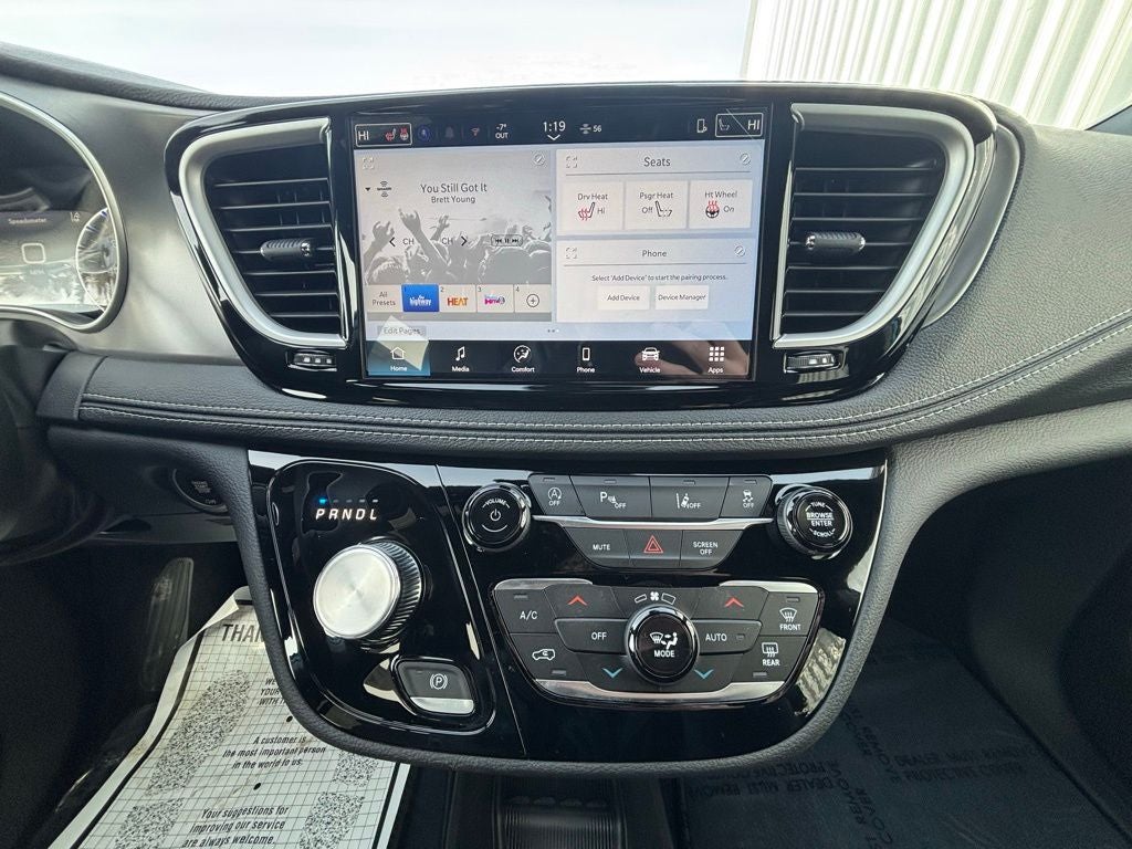 2026 Chrysler Pacifica Select