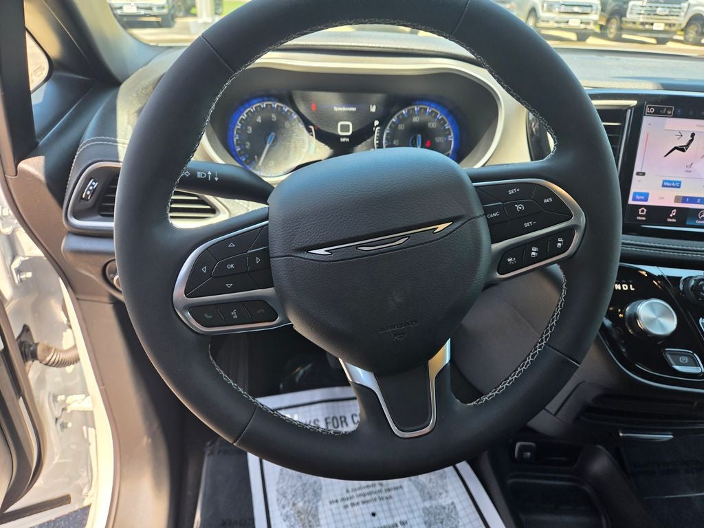 2027 Chrysler Pacifica Select