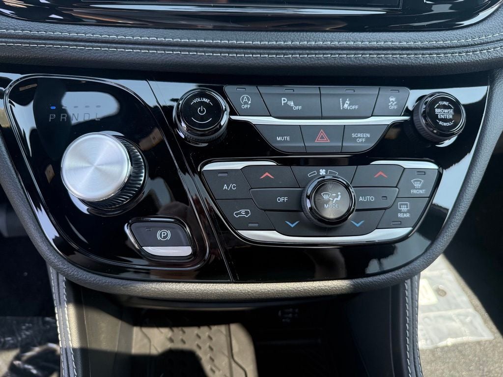2027 Chrysler Pacifica Limited