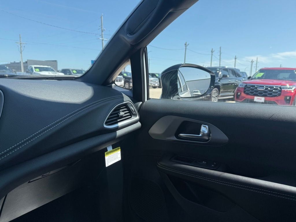 2027 Chrysler Pacifica Limited