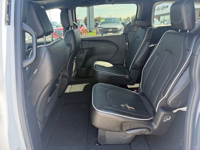 2027 Chrysler Pacifica Limited