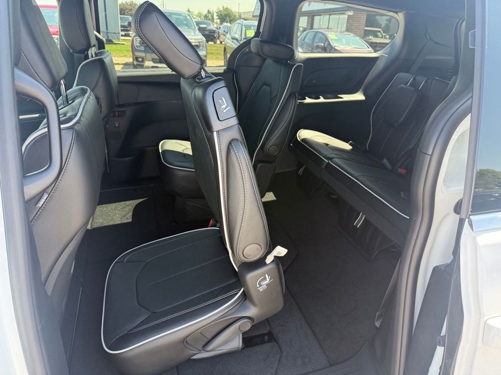2027 Chrysler Pacifica Limited