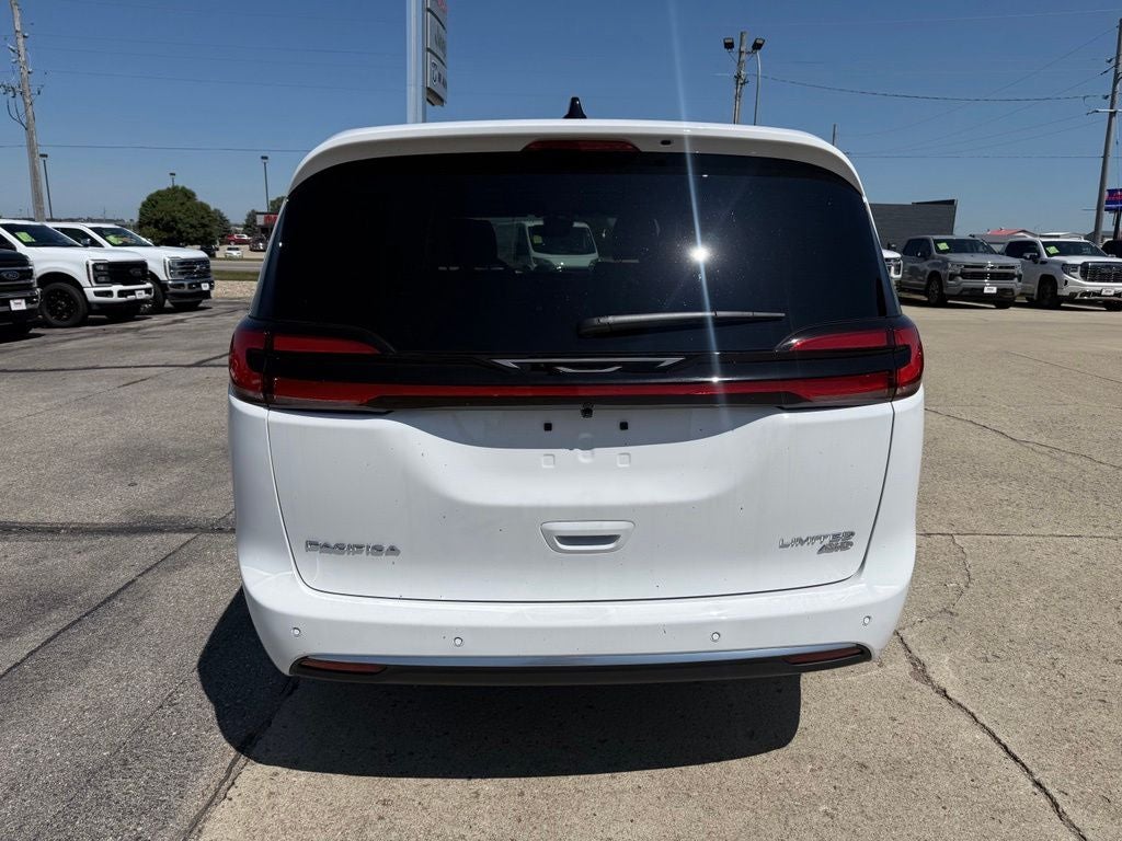 2027 Chrysler Pacifica Limited
