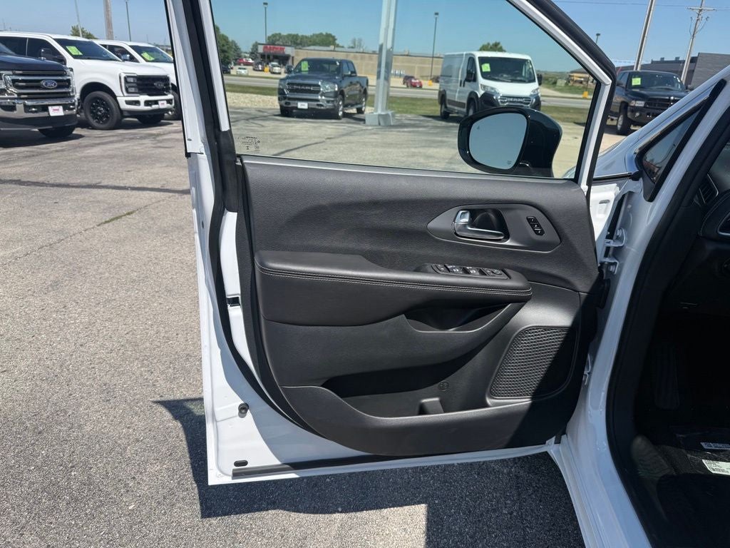 2027 Chrysler Pacifica Limited