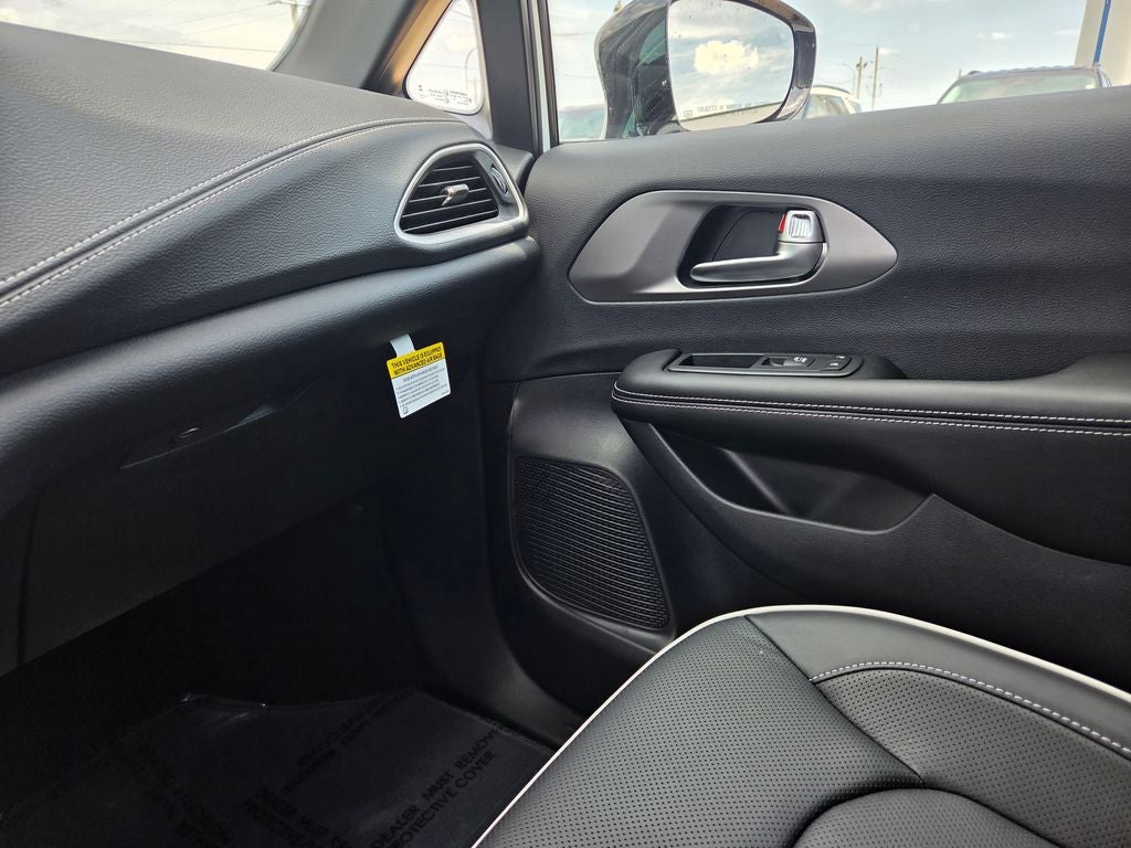 2027 Chrysler Pacifica Limited