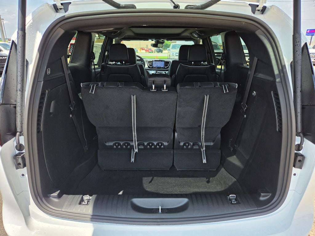 2027 Chrysler Pacifica Limited
