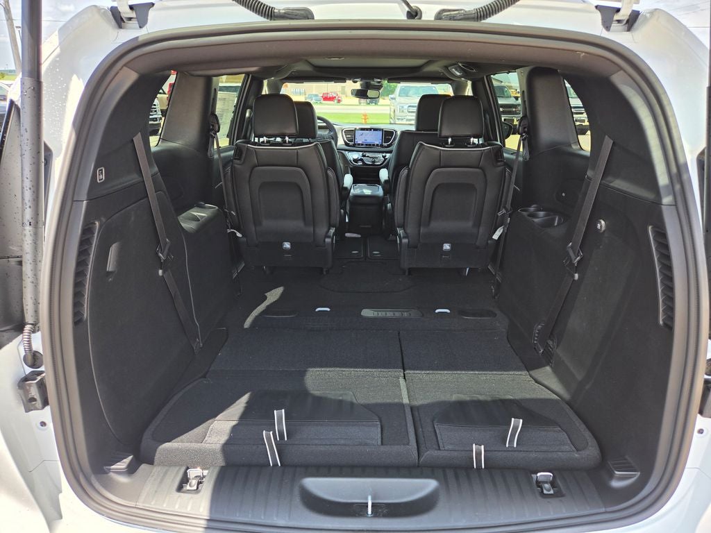 2027 Chrysler Pacifica Limited
