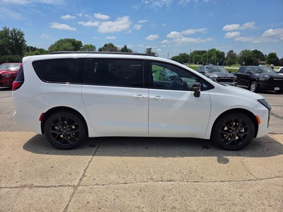 2027 Chrysler Pacifica Limited