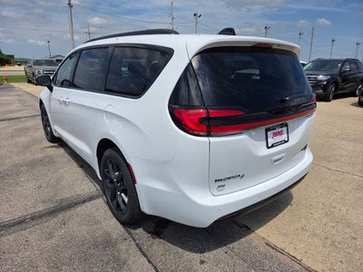 2027 Chrysler Pacifica Limited