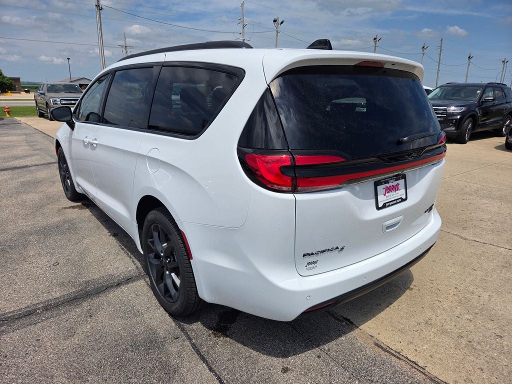 2027 Chrysler Pacifica Limited