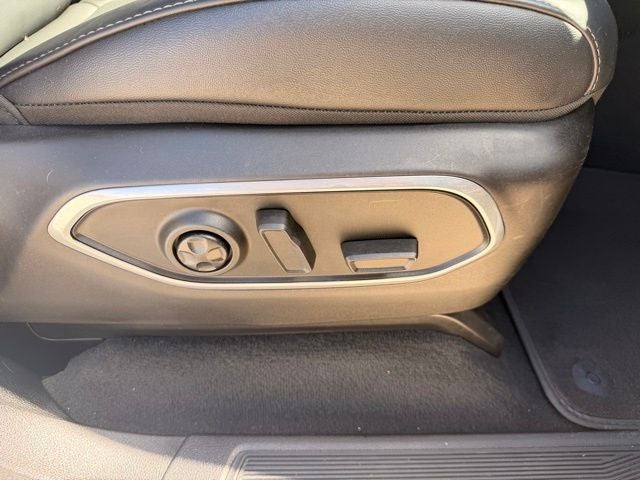 2025 Jeep Wagoneer Base