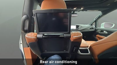 2024 Chrysler Pacifica Hybrid Pinnacle