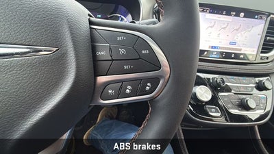 2024 Chrysler Pacifica Hybrid Pinnacle