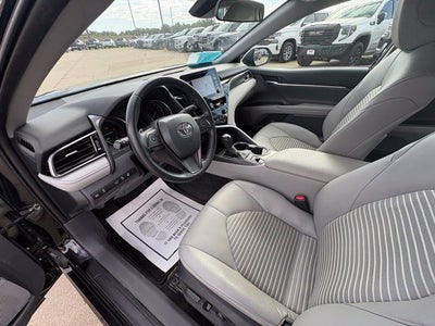 2022 Toyota Camry Hybrid SE