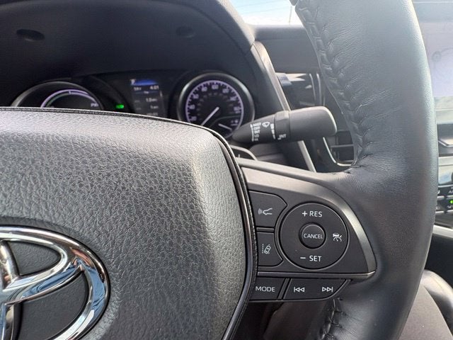 2022 Toyota Camry Hybrid SE