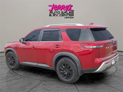 2023 Nissan Pathfinder SL